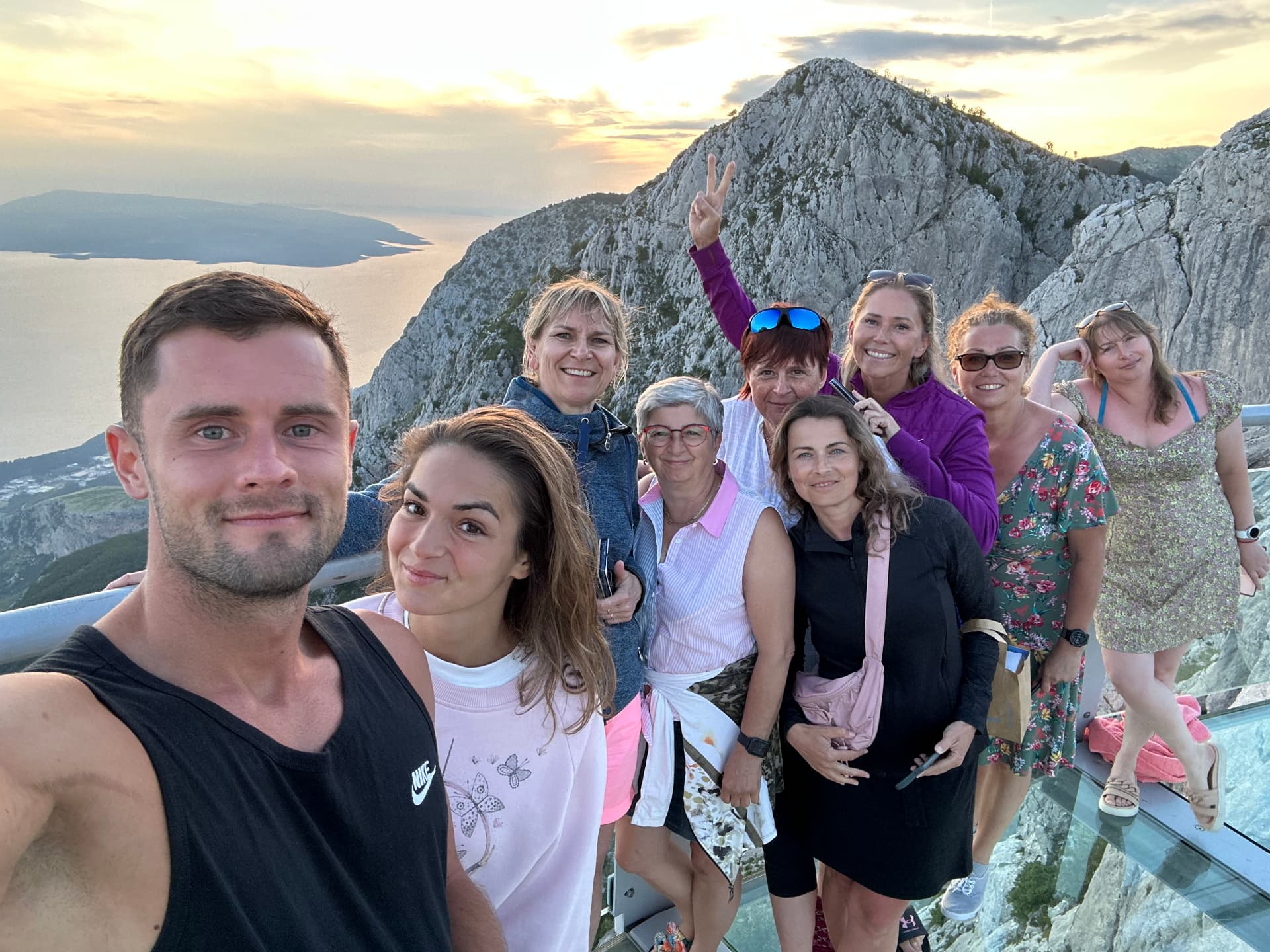 Západ slnka nad morom po celodennom pohybe. Toto sa v žiadnej diéte nedočítaš.